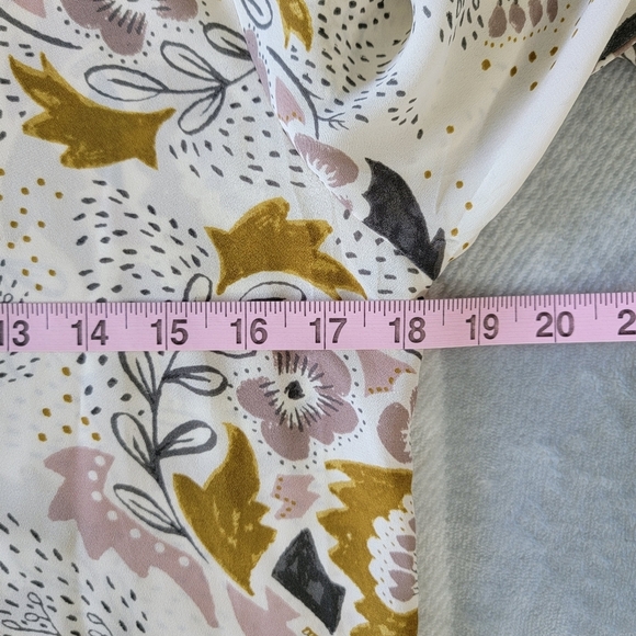 Kenar Women's Blouse V Neck Bell Sleeve Ivory Gold Pink Floral Career Size Small - Picture 9 of 10